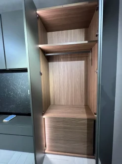 Armadio con ante battenti modello Grafik scontato del 53%