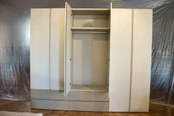 Armadio con ante battenti a prezzo scontato modello Breccia di Sangiacomo