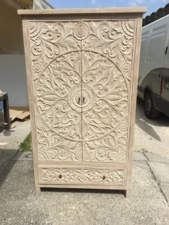 Armadio con ante battenti a prezzo scontato modello Namastè di Outlet etnico