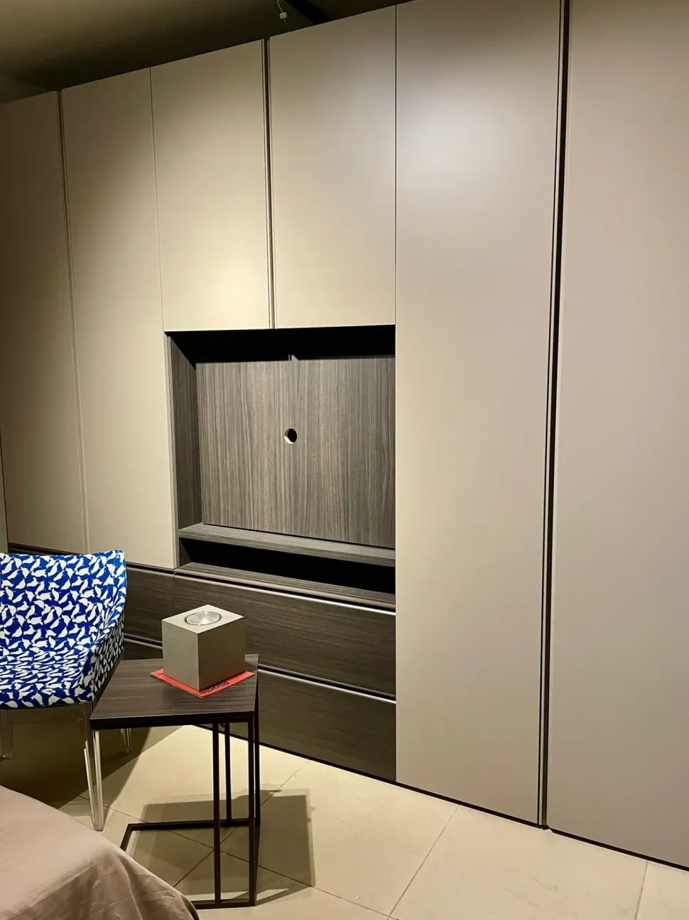 Armadio con ante battenti moderno Night collection Novamobili a prezzo ribassato