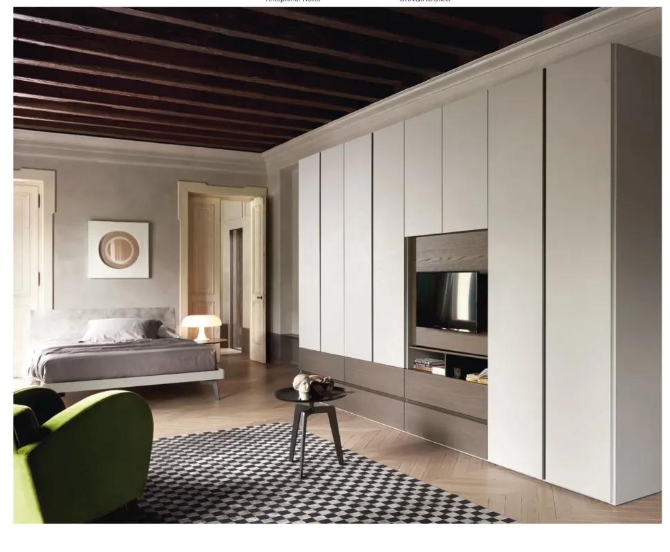 Armadio con ante battenti Odeon tv a prezzo ribassato