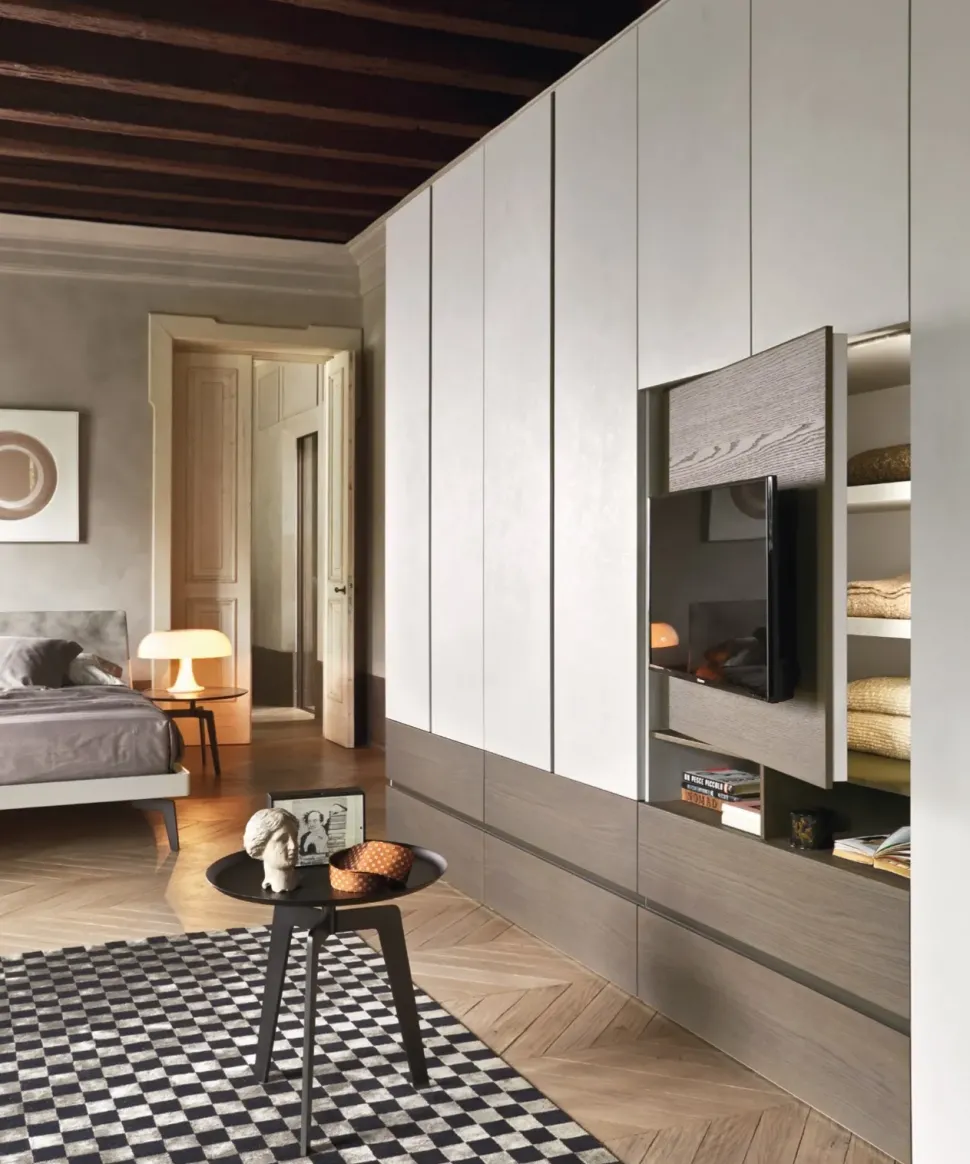 Armadio con ante battenti Odeon tv a prezzo ribassato