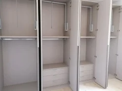 Armadio con ante battenti modello Filo scontato del 29%