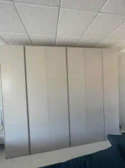 Armadio con ante battenti modello Basic ala free con ante battenti scontato del 35%