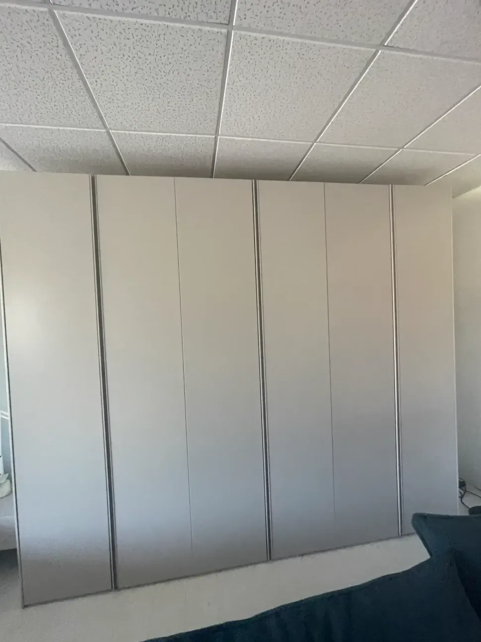 Armadio con ante battenti modello Basic ala free con ante battenti scontato del 35%