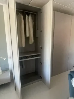 Armadio con ante battenti modello Basic ala free con ante battenti scontato del 35%