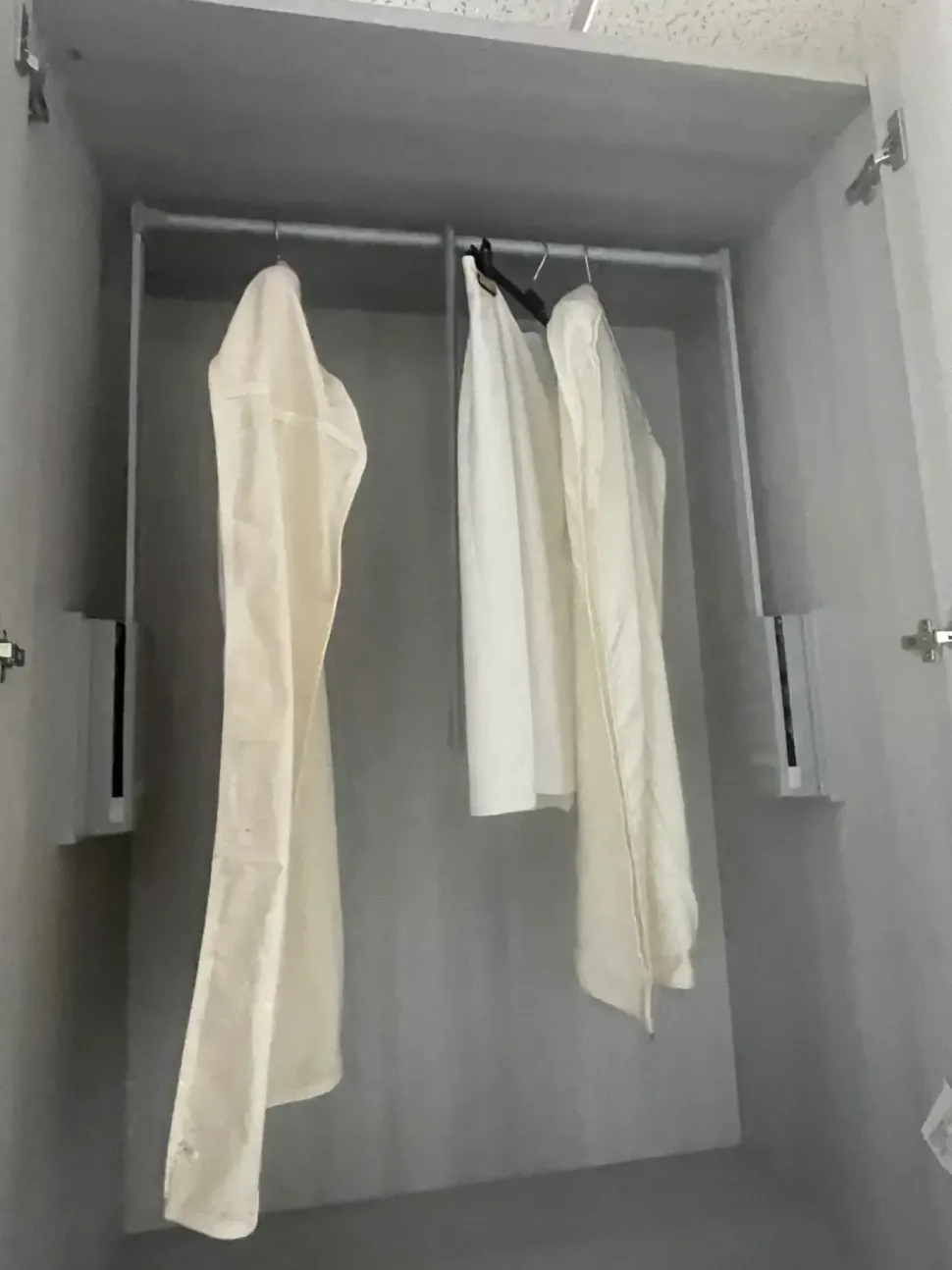 Armadio con ante battenti modello Basic ala free con ante battenti scontato del 35%