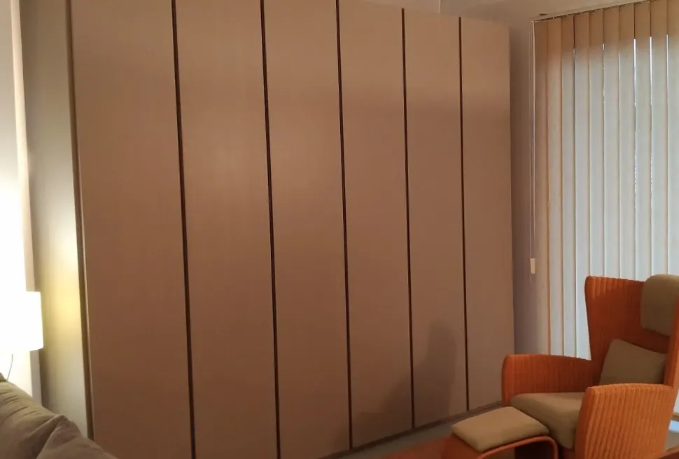 Armadio con ante battenti Delo president a prezzo scontato