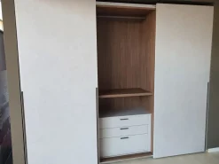 Armadio con ante scorrevoli Doris  scontato del 40%