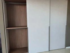 Armadio con ante scorrevoli Doris scontato del 40%