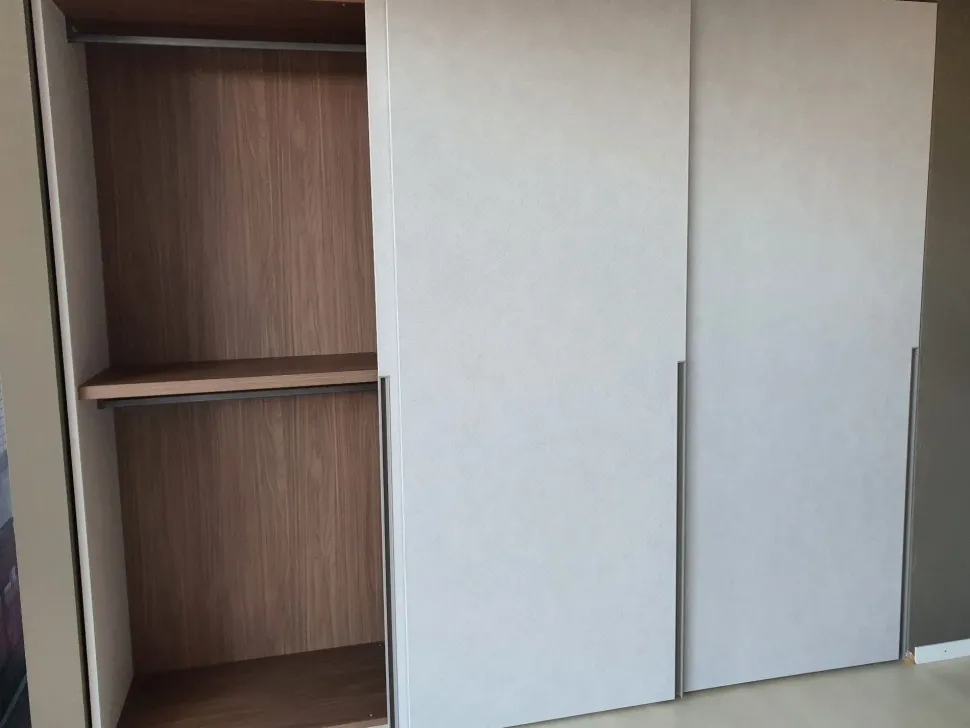 Armadio con ante scorrevoli Doris scontato del 40%