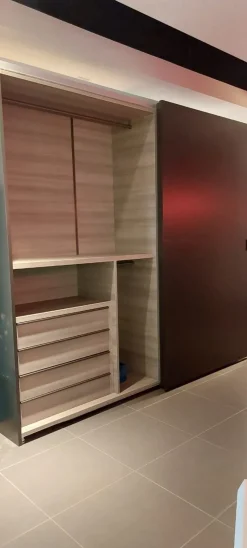 Armadio con ante scorrevoli modello Harriet scontato del 50%