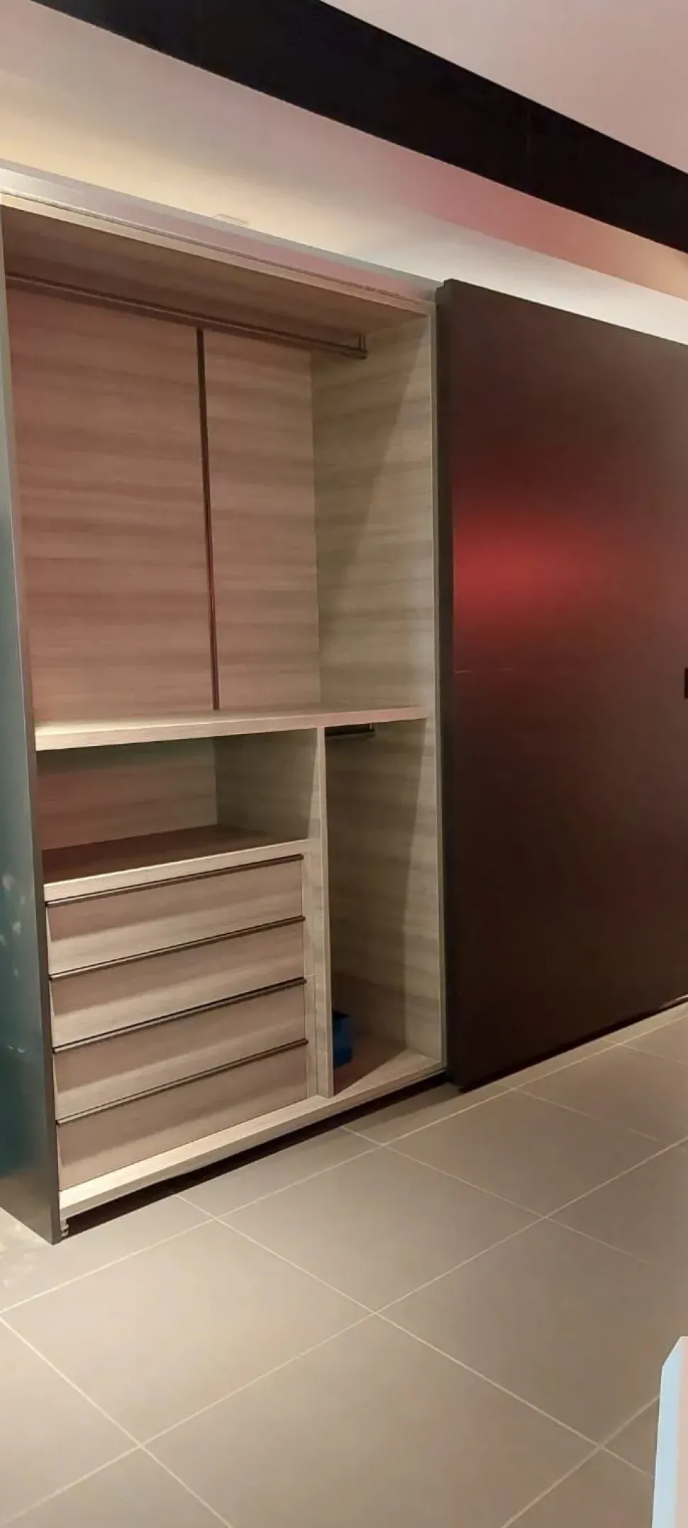 Armadio con ante scorrevoli modello Harriet scontato del 50%