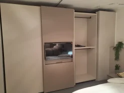 Armadio con ante scorrevoli modello Plana scontato del 40%