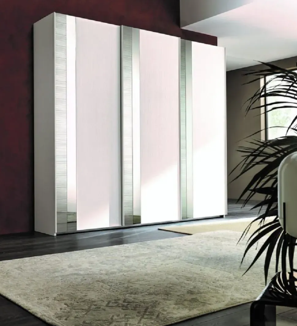 Armadio con ante scorrevoli moderno Armadio a 3 ante scorrevoli con specchi verticali in promo-sconto del 50% Artigianale a prezzo scontato