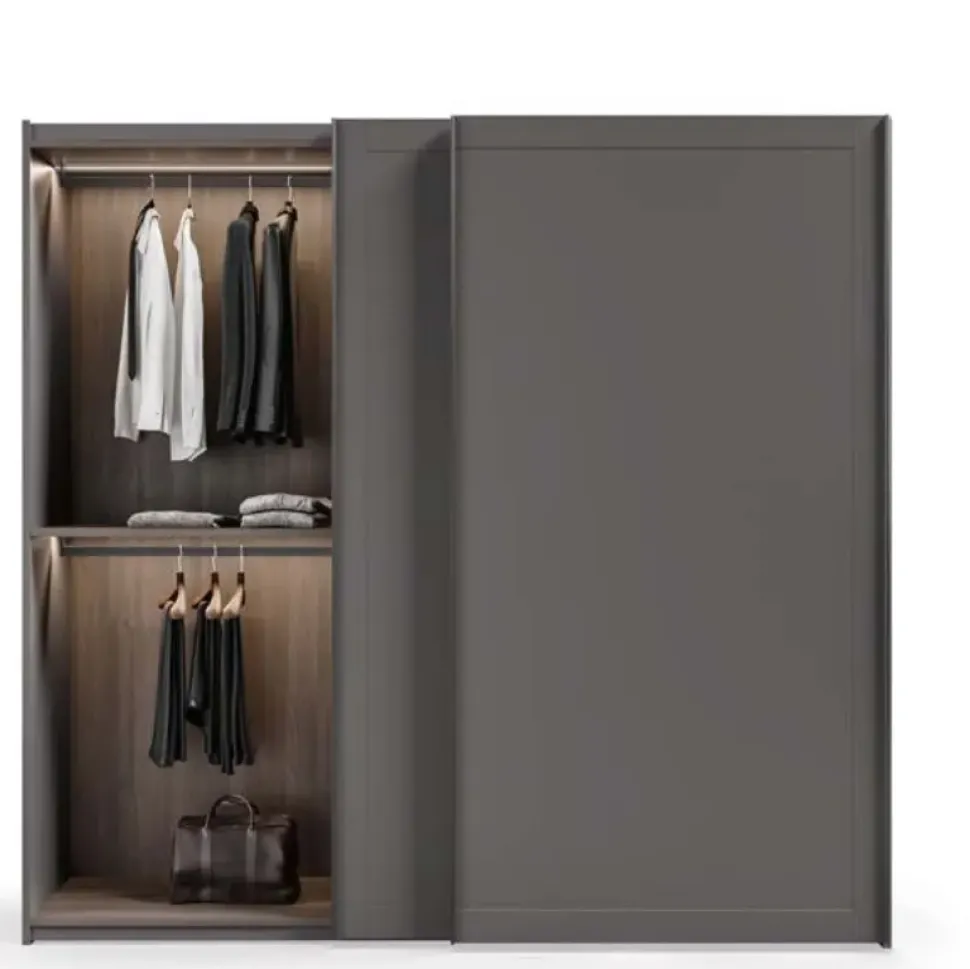 Armadio con ante scorrevoli a prezzo scontato modello Armadio etno ante scorrevoli con maniglioni infinity dark di Outlet etnico