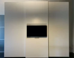 Armadio con ante scorrevoli modello Nastro tv scontato del 46%