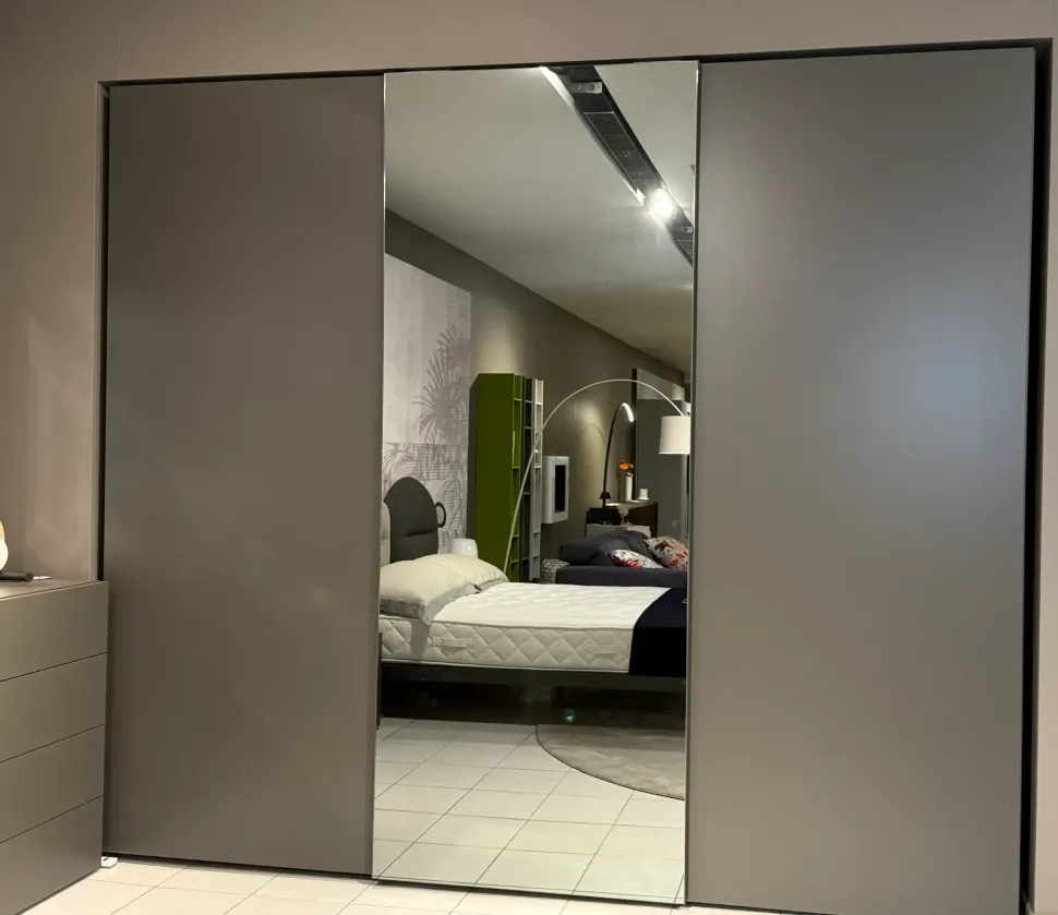 Armadio con ante scorrevoli design Flat Caccaro a prezzo scontato
