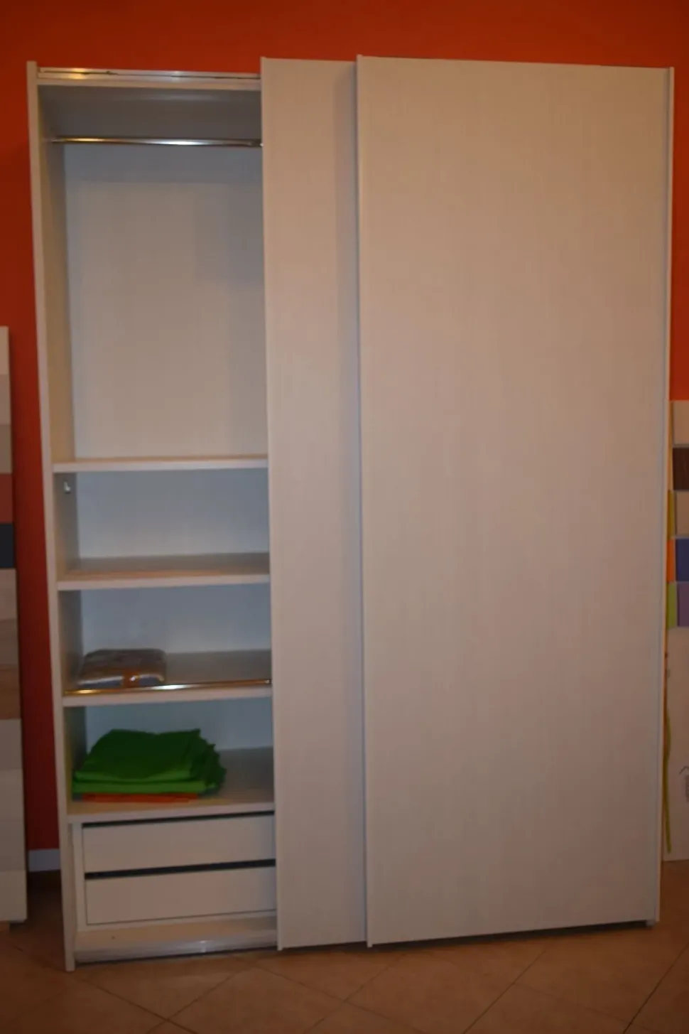 Armadio con ante scorrevoli modello Armadio villanova scontato del 40%