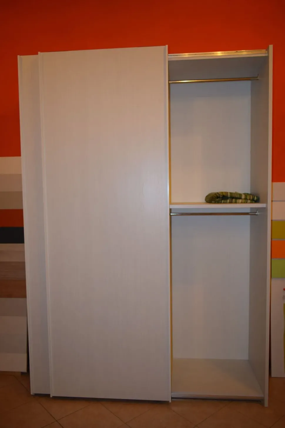 Armadio con ante scorrevoli modello Armadio villanova scontato del 40%