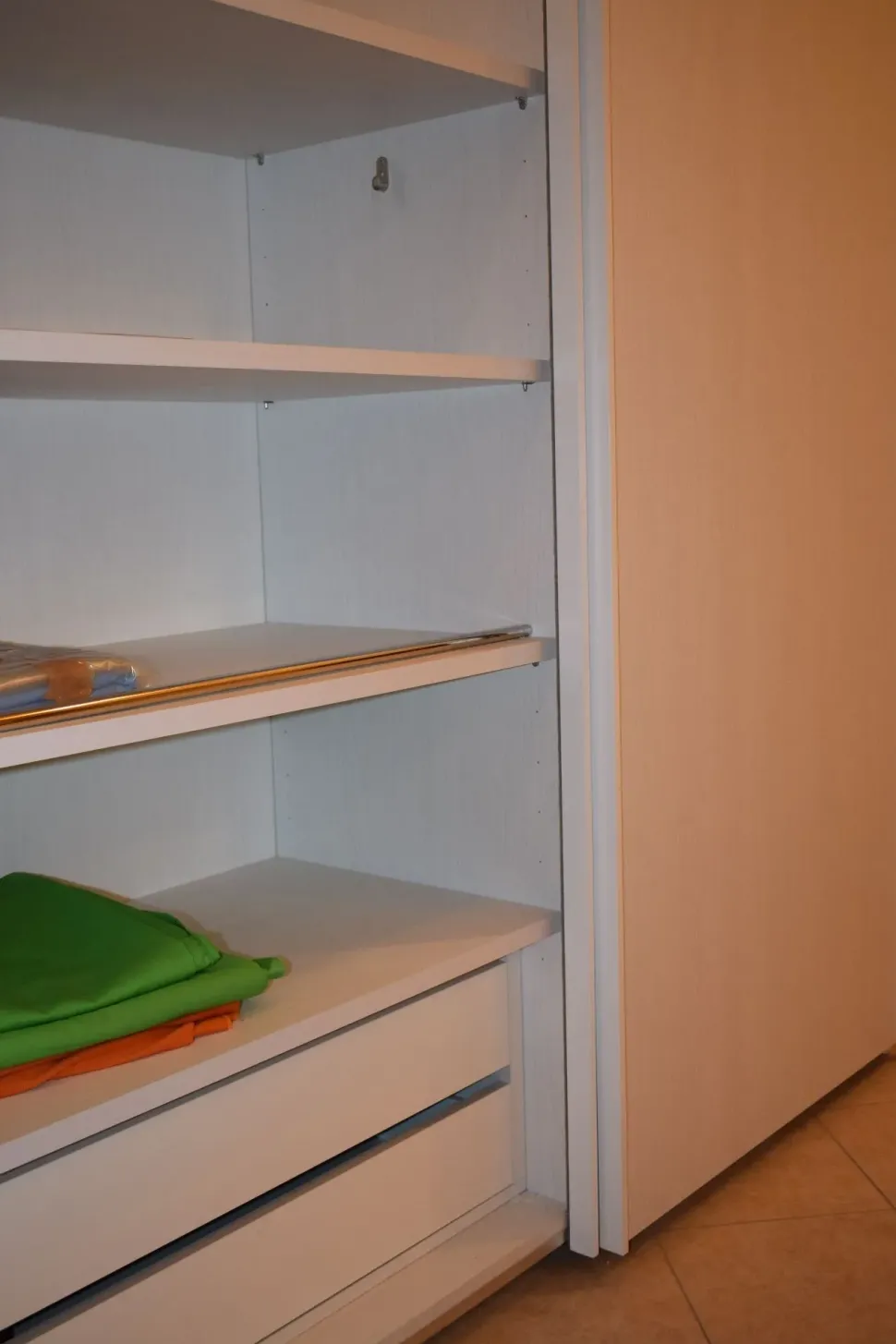 Armadio con ante scorrevoli modello Armadio villanova scontato del 40%