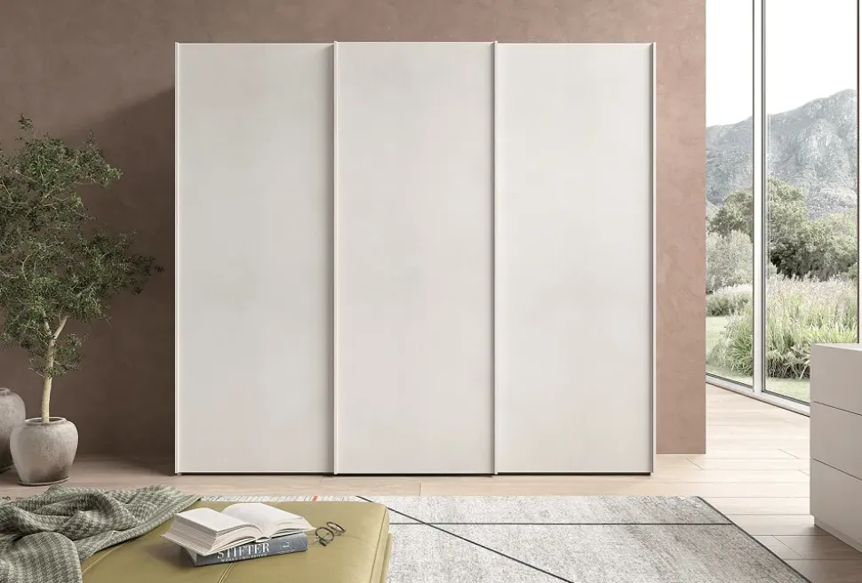 Armadio con ante scorrevoli modello Armadio a 3 ante scorrevoli laccato bianco opaco in promo-sconto del 50% scontato del 50%