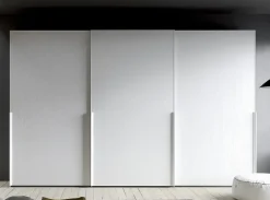 Armadio con ante scorrevoli a prezzo scontato modello Forma di Spagnol mobili