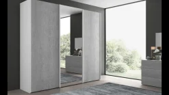 Armadio con ante scorrevoli modello Armadio a 3 ante scorrevoli con specchio centrale del programma abaco in promo sconto del 50% scontato del 47%