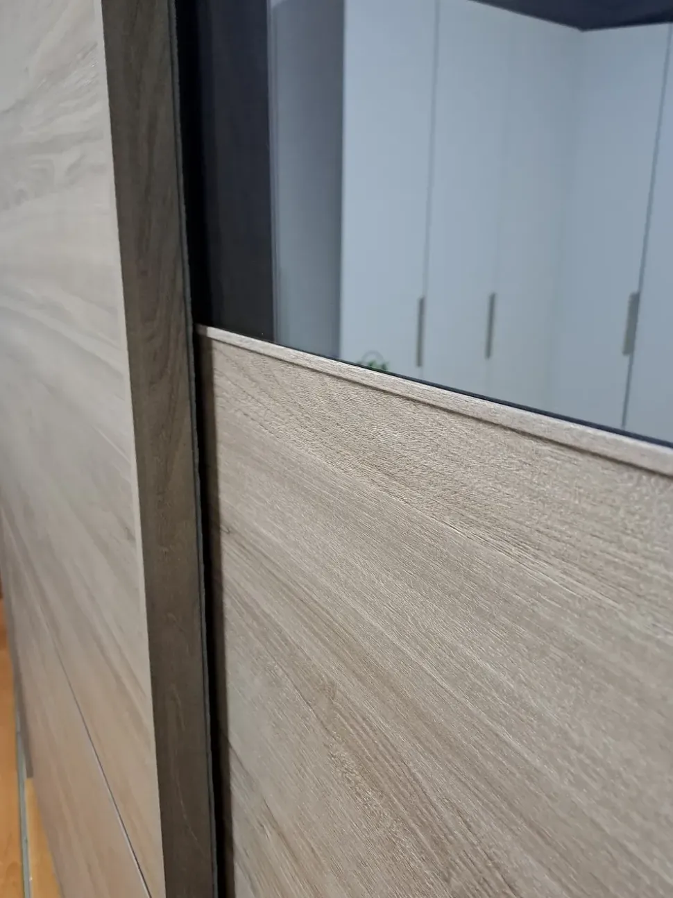 Armadio con ante scorrevoli modello Cube scontato del 39%