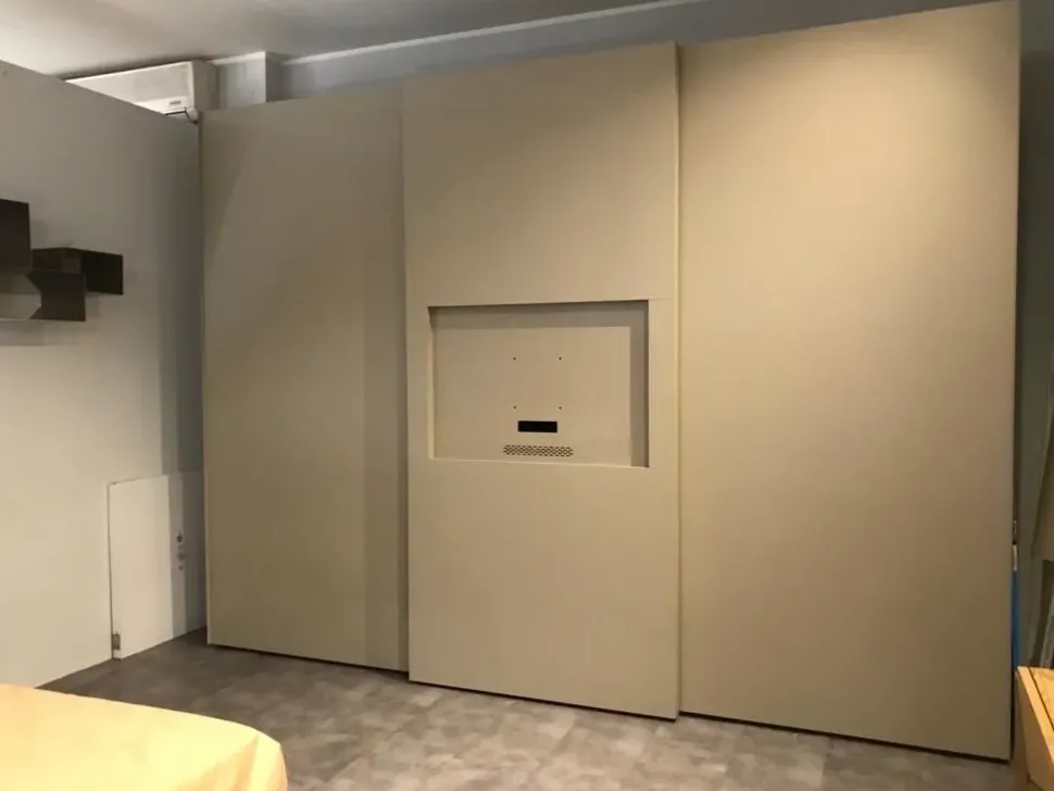 Armadio con ante scorrevoli a prezzo scontato modello Contour television di Alf da fre