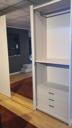 Armadio con ante scorrevoli moderno Liscio specchio Tomasella a prezzo ribassato