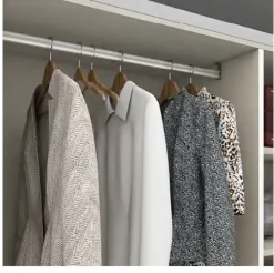 Armadio con ante scorrevoli modello Vela scontato del 51%