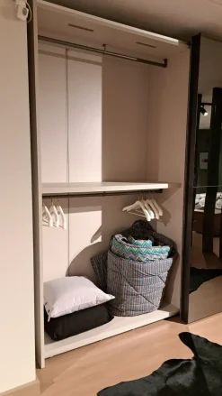 Armadio con ante scorrevoli moderno Armadio tomasella Tomasella a prezzo scontato