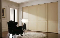 Armadio con ante scorrevoli Armadio con ante scorrevoli mod.evoluzione realizzato con pannelli in tamburato in promo-sconto del 35% a prezzo ribassato