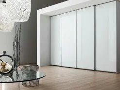 Armadio con ante scorrevoli modello Armadio mod.four di giessegi laccato lucido bianco in promo-sconto 30% scontato del 50%