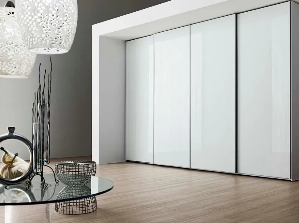 Armadio con ante scorrevoli modello Armadio mod.four di giessegi laccato lucido bianco in promo-sconto 30% scontato del 50%