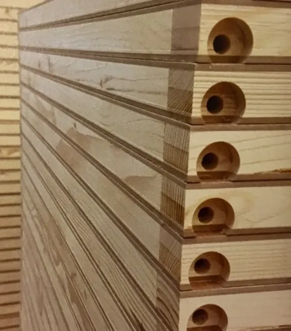 Armadio con ante scorrevoli design Segmenta-struttura legno Veneran a prezzo ribassato