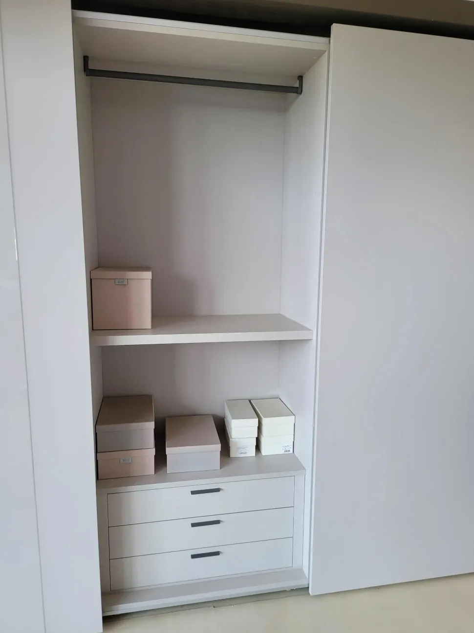 Armadio con ante scorrevoli moderno Doris kelly Tomasella a prezzo ribassato