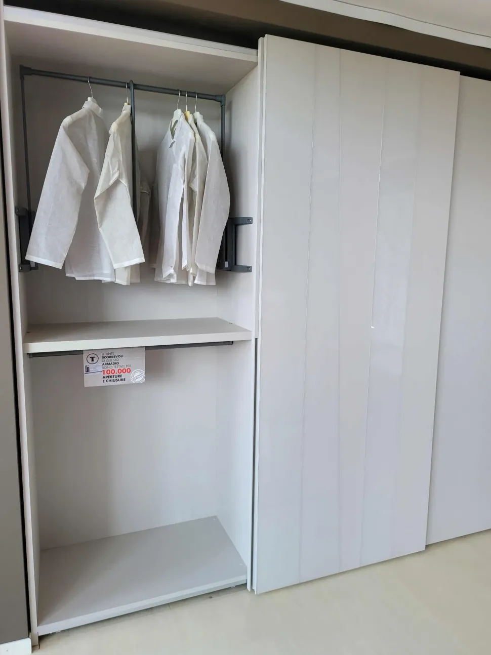 Armadio con ante scorrevoli moderno Doris kelly Tomasella a prezzo ribassato