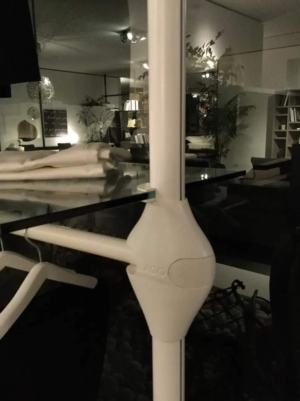 Armadio con cabina armadio a prezzo scontato modello Three di Lago