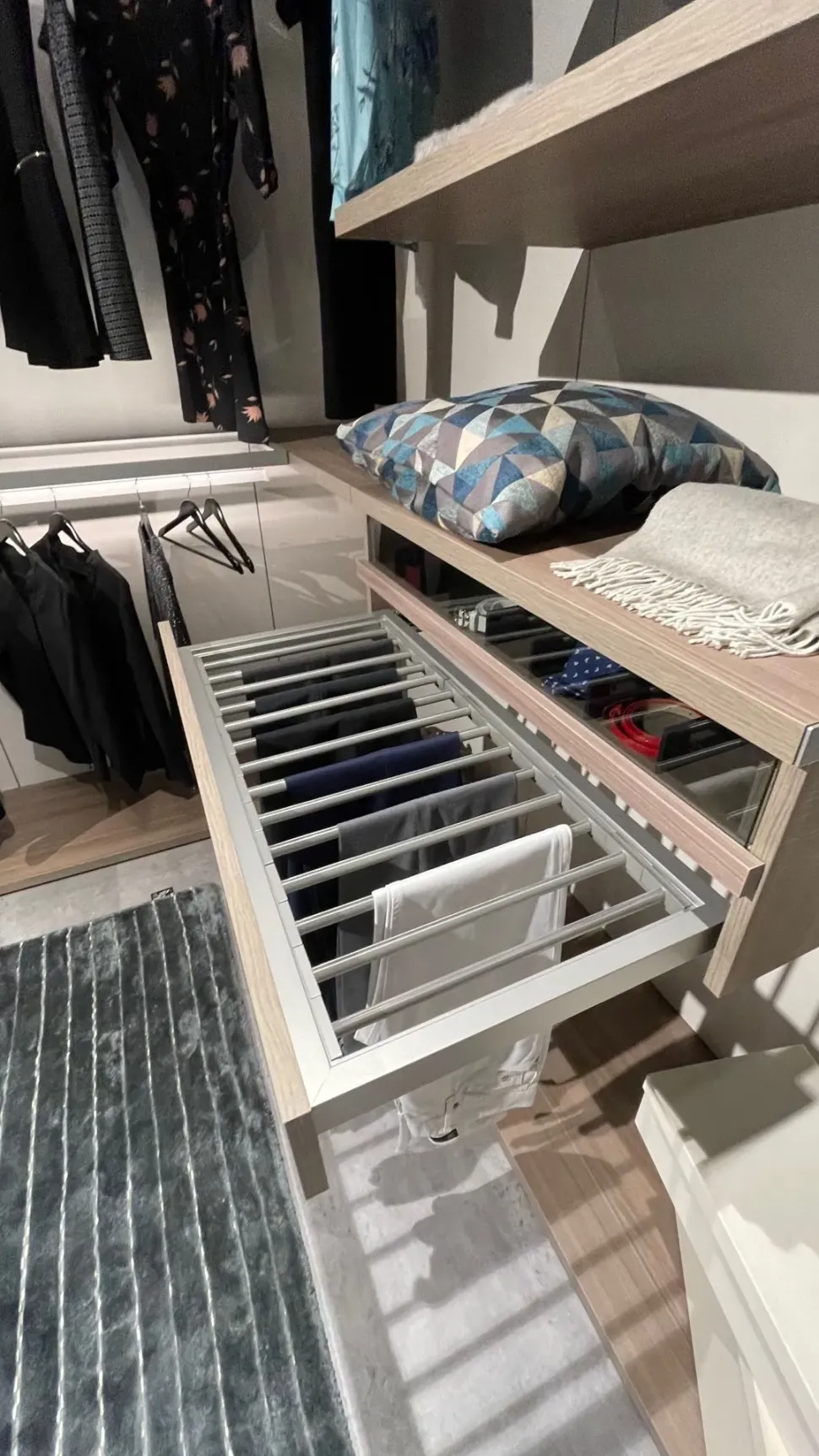 Armadio con cabina armadio moderno Panorama Sangiacomo a prezzo scontato