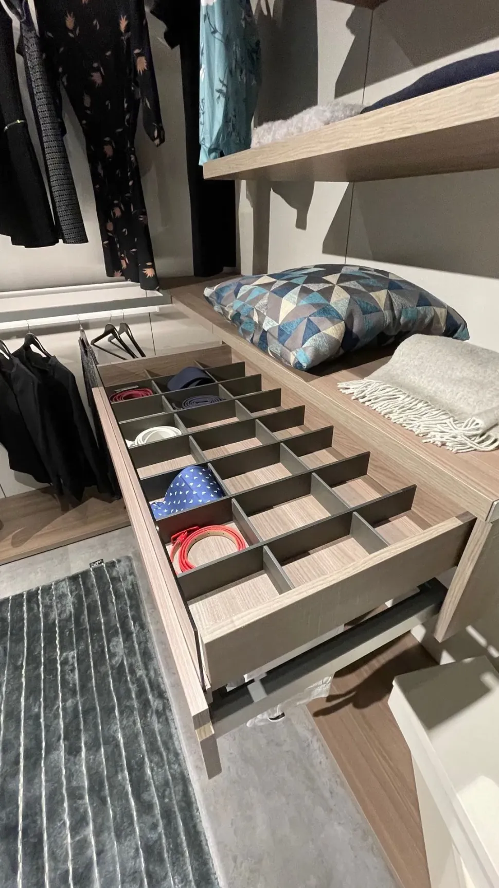 Armadio con cabina armadio moderno Panorama Sangiacomo a prezzo scontato