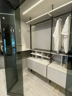 Armadio con cabina armadio modello Camerino caccaro  scontato del 25%