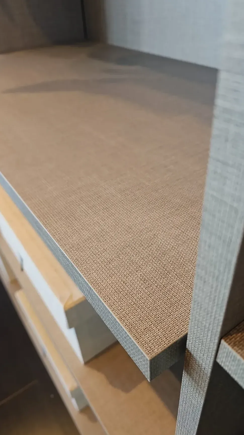 Armadio di Adok modello Ta tac in laminato materico con sconto -40%