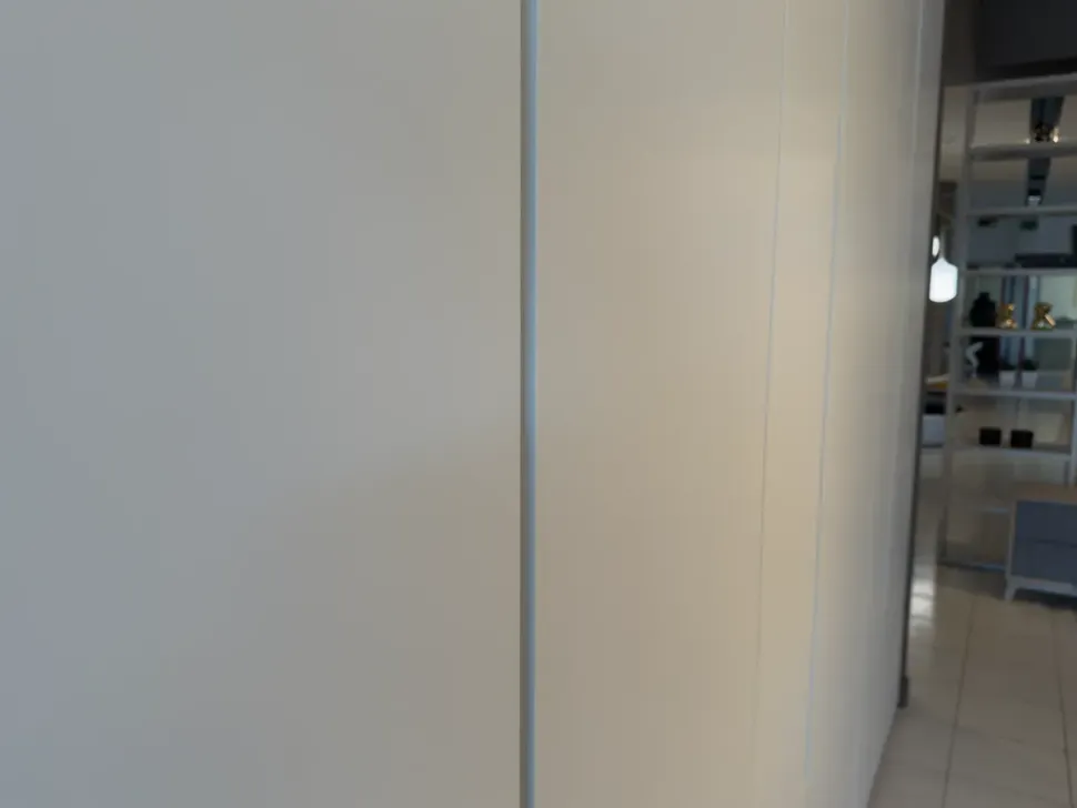 Armadio di Caccaro modello Graphic in laccato opaco con sconto -30%