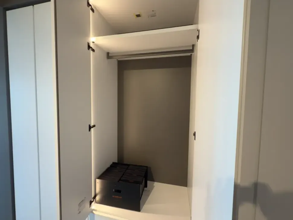 Armadio di Caccaro modello Graphic in laccato opaco con sconto -30%