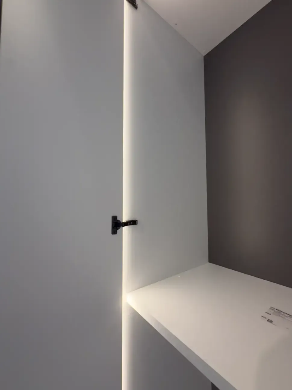 Armadio di Caccaro modello Graphic in laccato opaco con sconto -30%