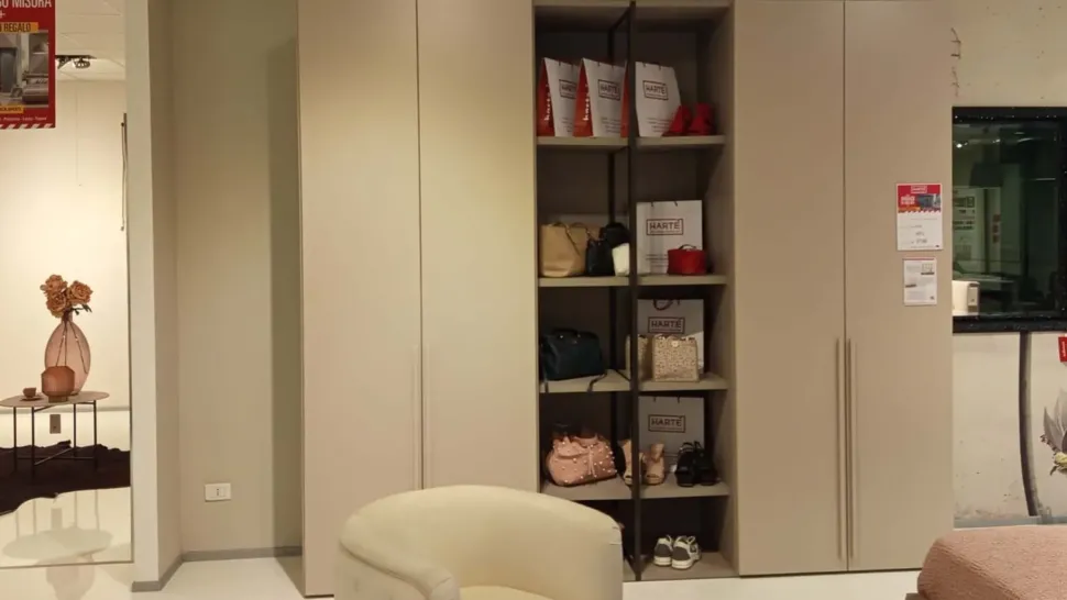 Armadio di Collezione esclusiva modello Kare in laccato opaco con sconto -48%