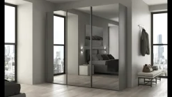 Armadio di Gierre mobili modello Armadio a 3 ante scorrevoli con specchi fumè in promo-sconto del 50% in laminato opaco con sconto -46%