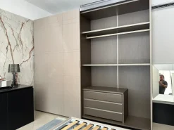 Armadio di Voltan modello Line burberry in laccato opaco con sconto -45%